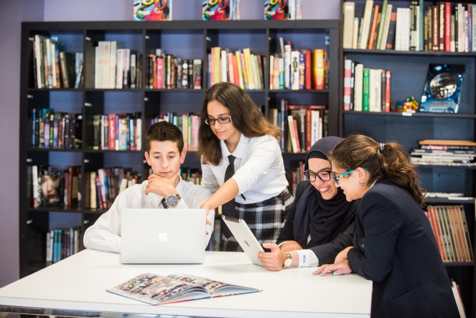 Quality Private High School English Education Right in Your Own Backyard | Laval Families Magazine | Laval's Family Life Magazine