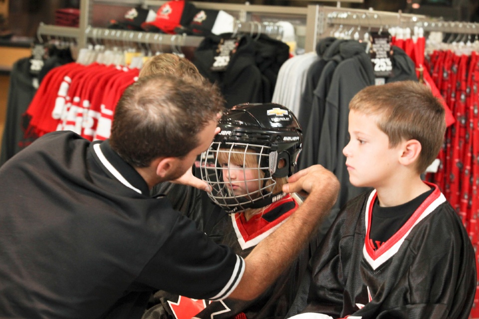 Is your childs hockey helmet safe? | Laval Families Magazine | Laval's Family Life Magazine
