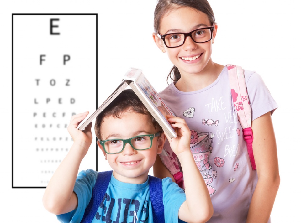 How to help your child adjust to wearing glasses | Laval Families Magazine | Laval's Family Life Magazine