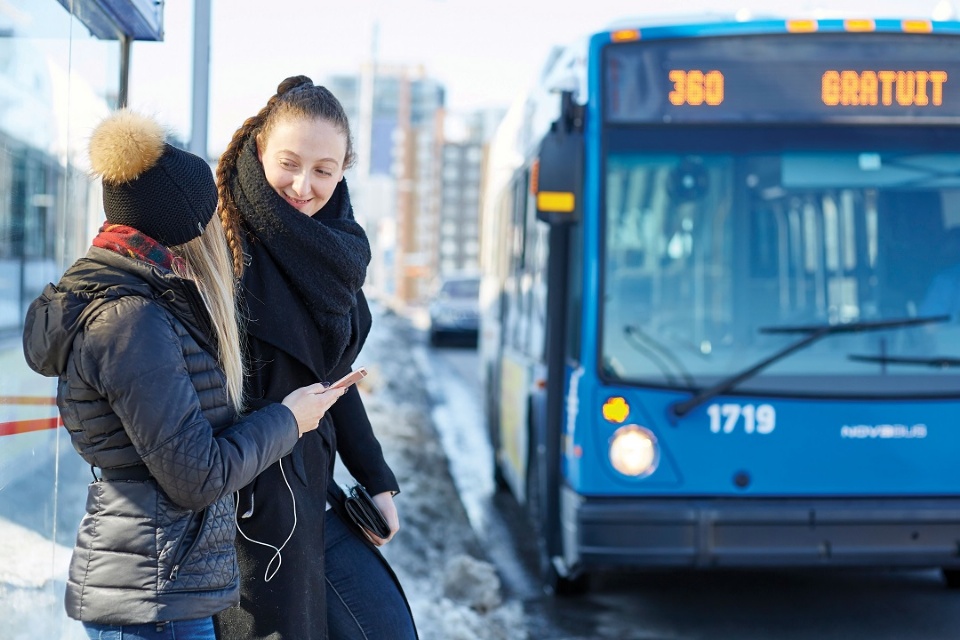 Winter bus riding in 5 easy steps | Laval Families Magazine | Laval's Family Life Magazine